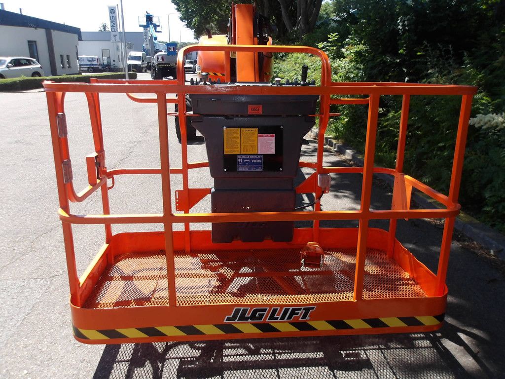 Telescopic boom lift JLG 660SJ Diesel 21.80m 2012