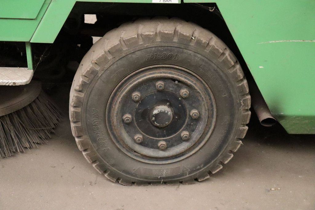 Hofmans HMF400 Diesel Sweeper