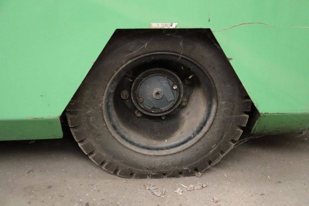 Hofmans HMF400 Diesel Sweeper