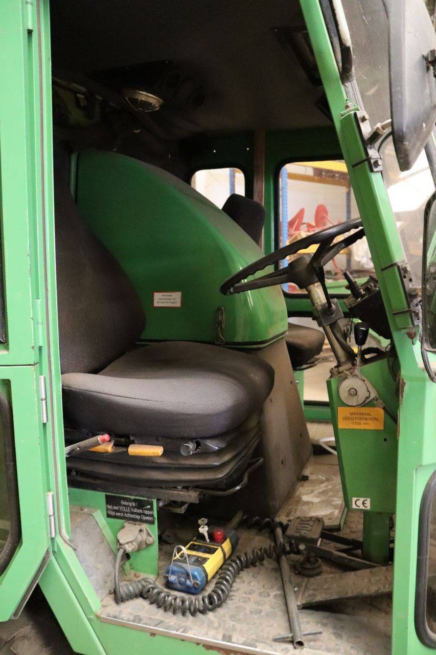 Hofmans HMF400 Diesel Sweeper