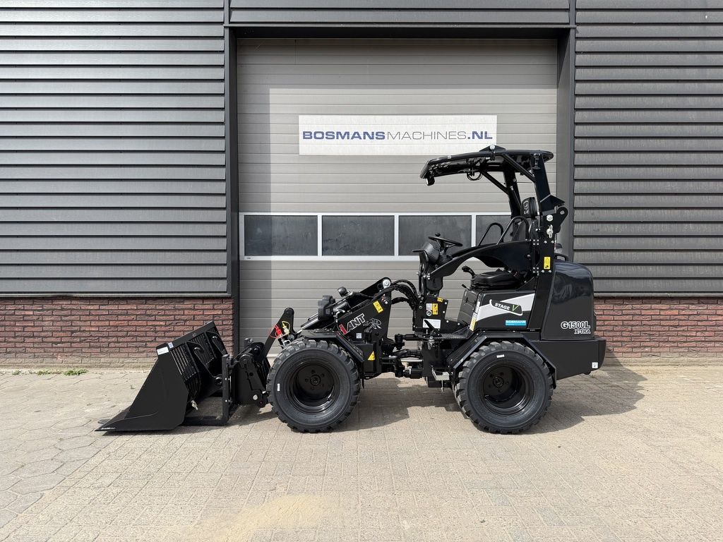 Giant G1500L X-tra minishovel NIEUW BLACK edition €590 LEASE