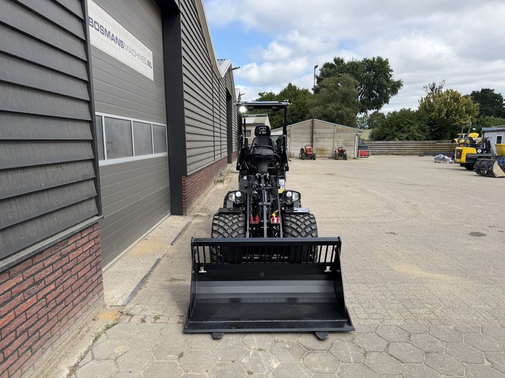 Giant G1500L X-tra minishovel NIEUW BLACK edition €590 LEASE