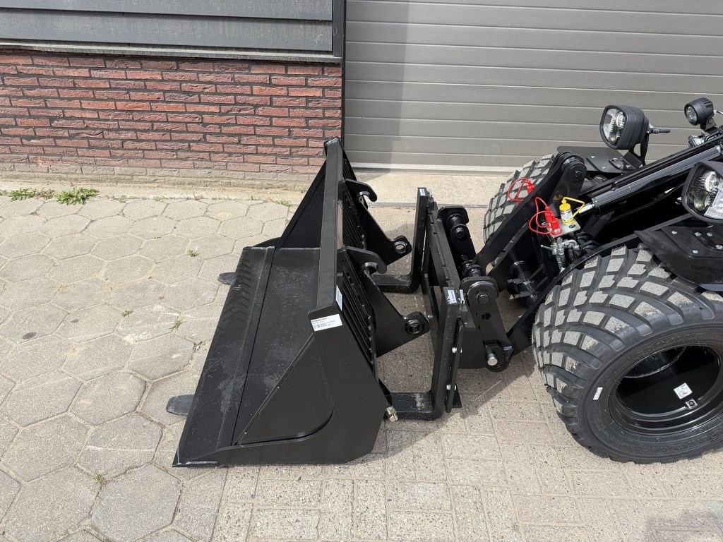 Giant G1500L X-tra minishovel NIEUW BLACK edition €590 LEASE