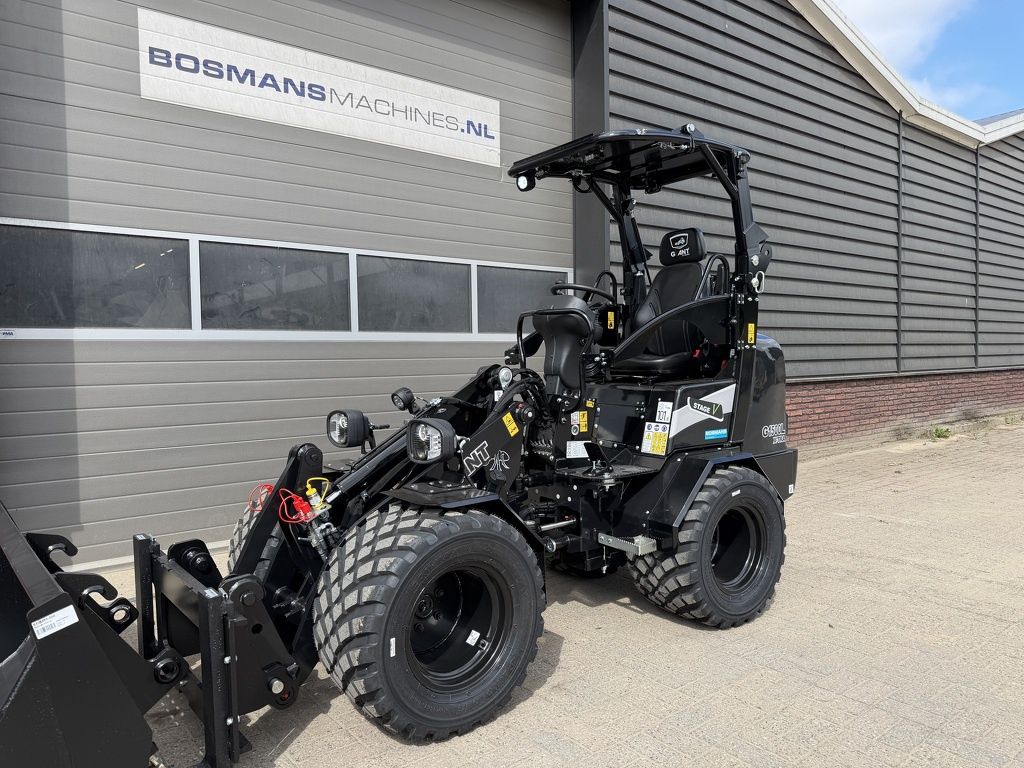 Giant G1500L X-tra minishovel NIEUW BLACK edition €590 LEASE