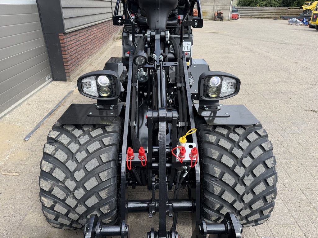 Giant G1500L X-tra minishovel NIEUW BLACK edition €590 LEASE
