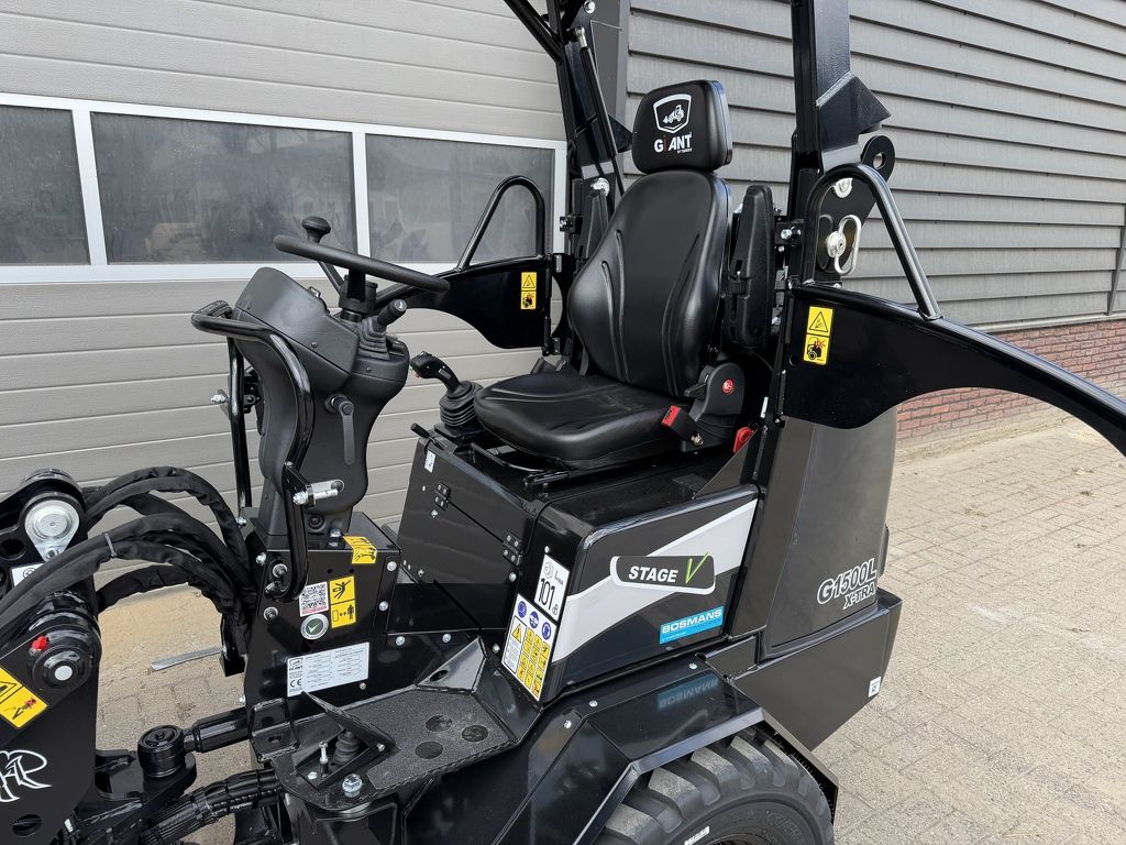 Giant G1500L X-tra minishovel NIEUW BLACK edition €590 LEASE