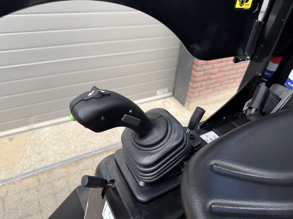 Giant G1500L X-tra minishovel NIEUW BLACK edition €590 LEASE