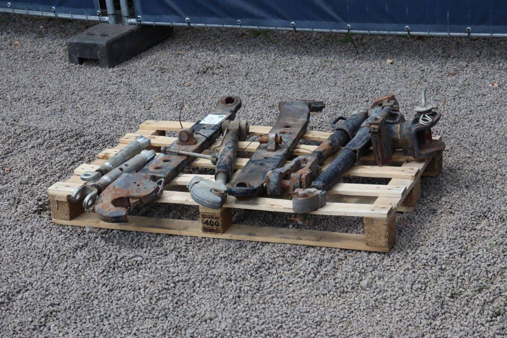 Batch of parts for a tractor 3-point hitch