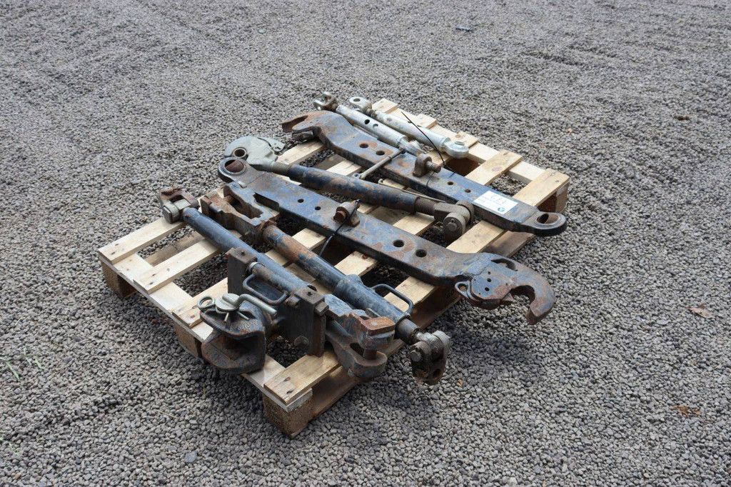 Batch of parts for a tractor 3-point hitch
