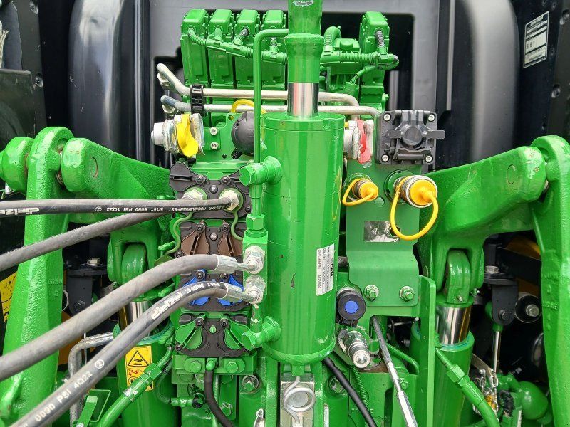 John Deere 6R185