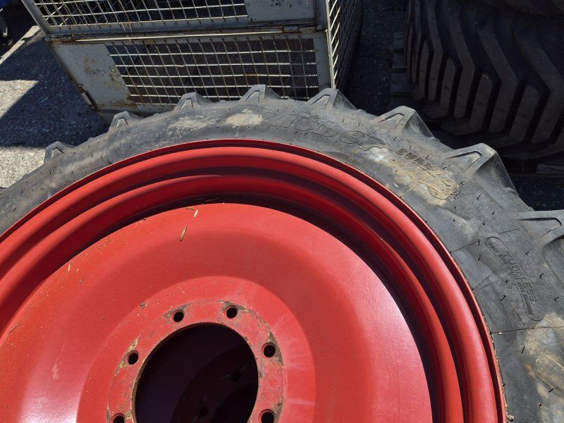 Kleber 300 95R46 & 270 95R32