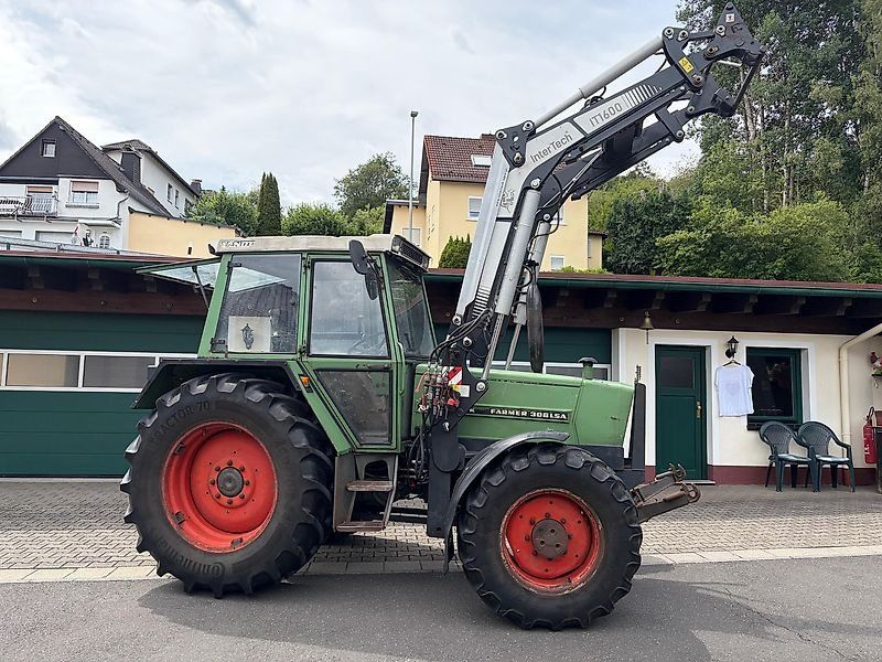 Fendt 306 LSA Allrad mit Frontlader Fronthydraulik Frontzapfwel