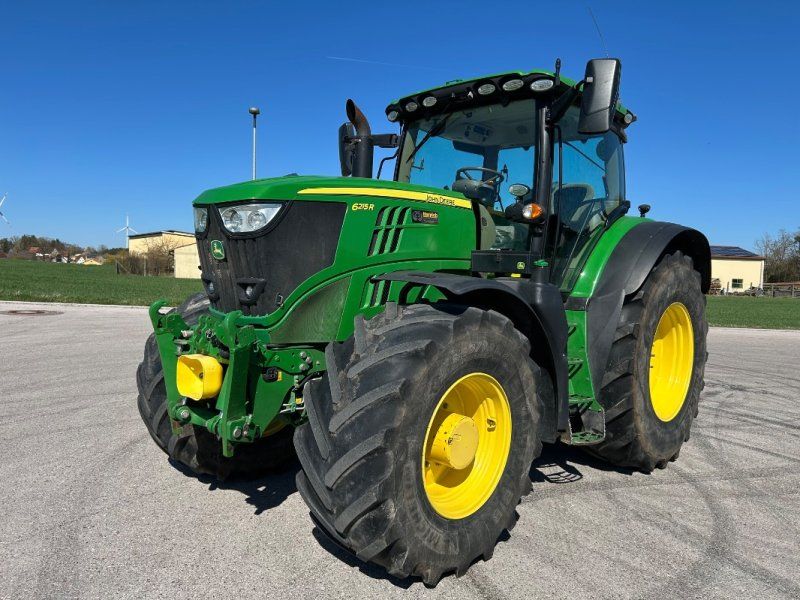 John Deere 6215R