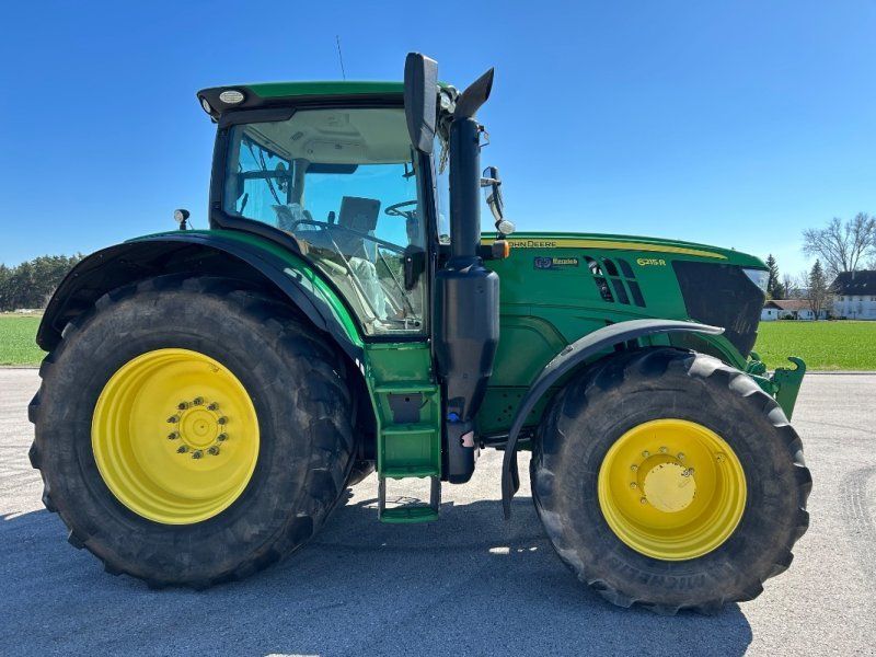 John Deere 6215R