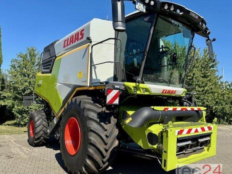 Claas Trion 730 mit Varioschneidwerk