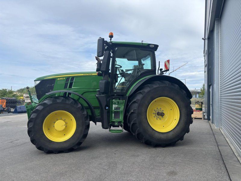 John Deere 6250R