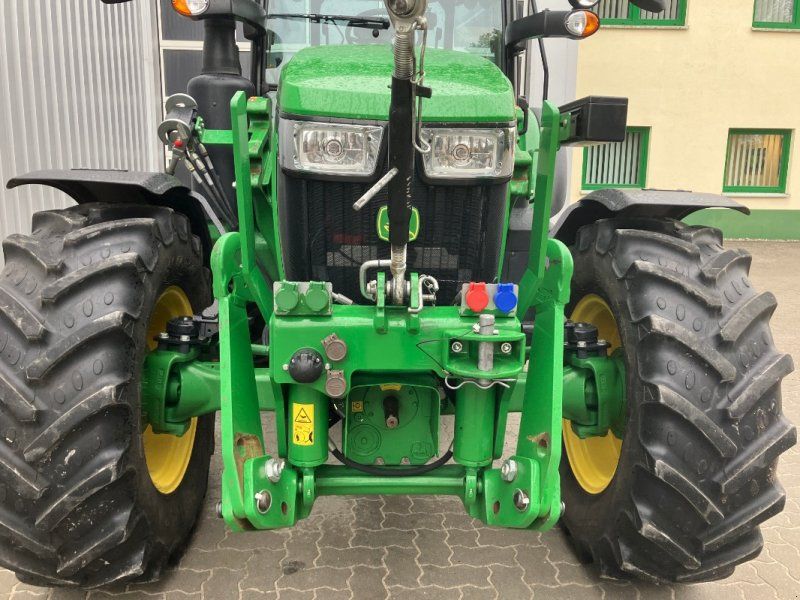 John Deere 5115M
