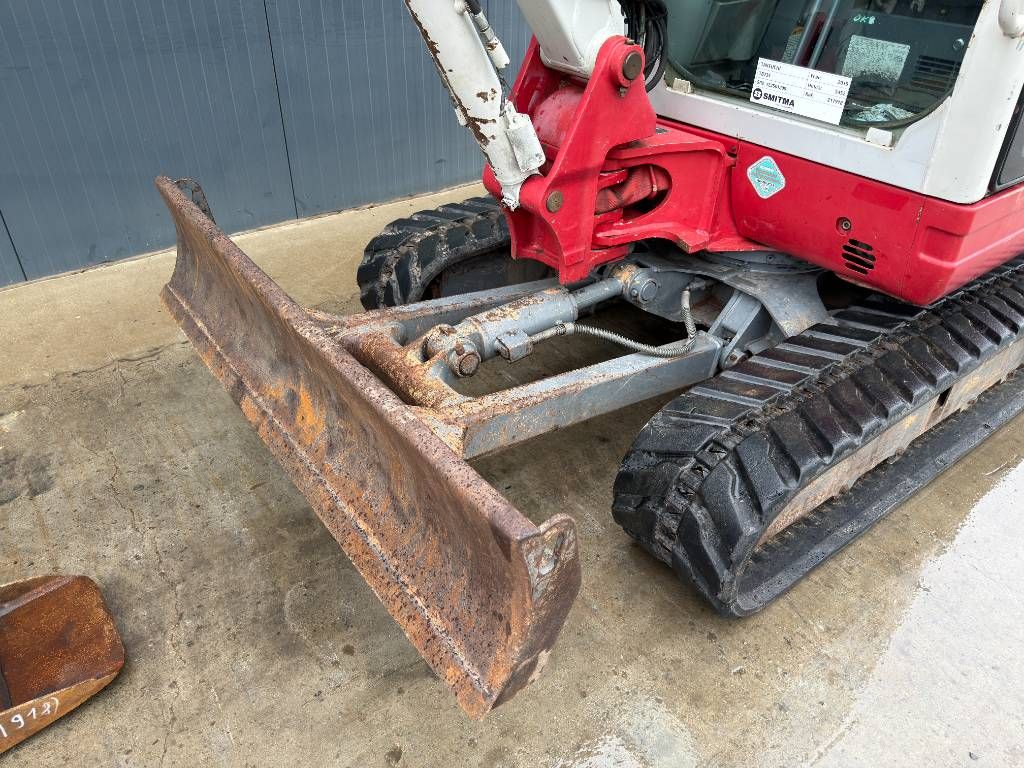 Takeuchi TB235