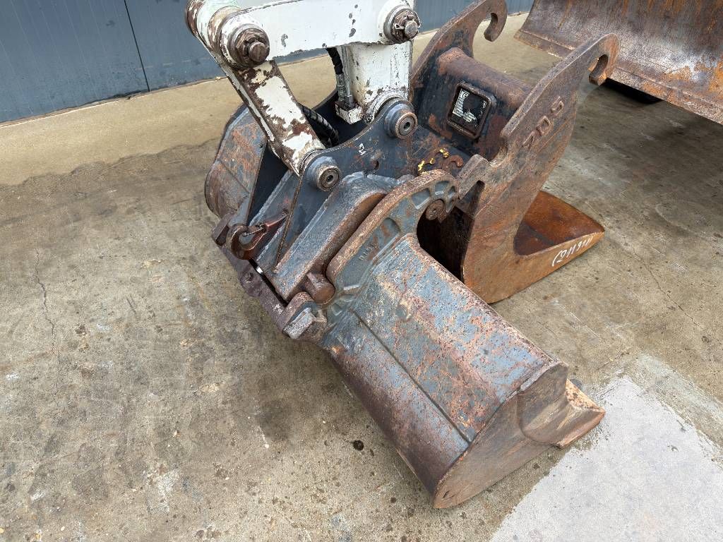 Takeuchi TB235