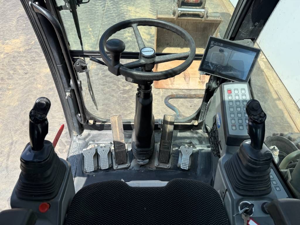 Liebherr A918 Compact Litronic - Likufix / Triple Boom