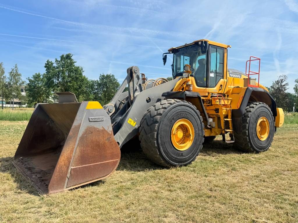Volvo L220H - Automatic Greasing / Quick Coupler