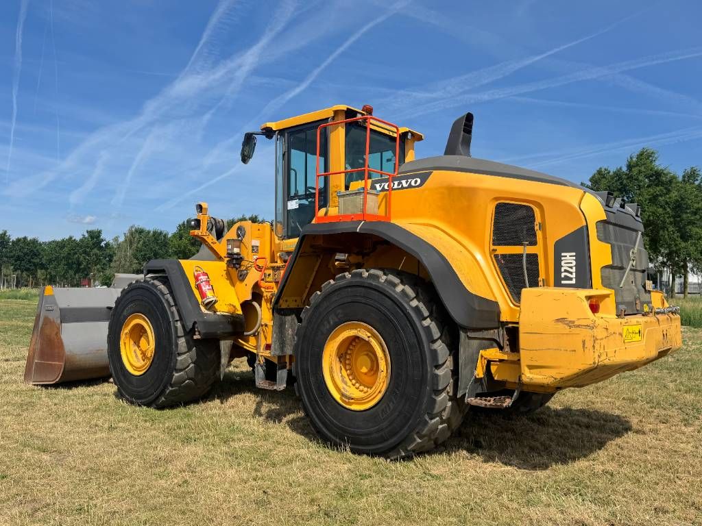 Volvo L220H - Automatic Greasing / Quick Coupler