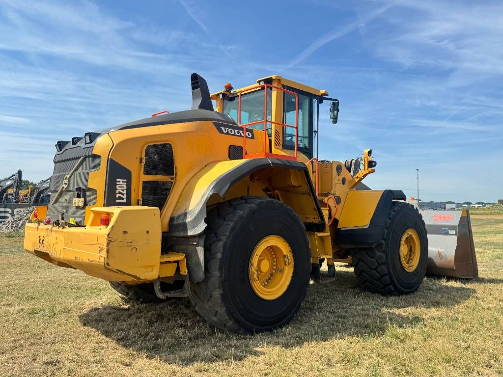 Volvo L220H - Automatic Greasing / Quick Coupler