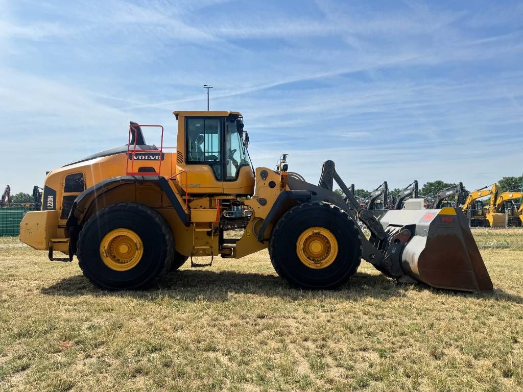 Volvo L220H - Automatic Greasing / Quick Coupler