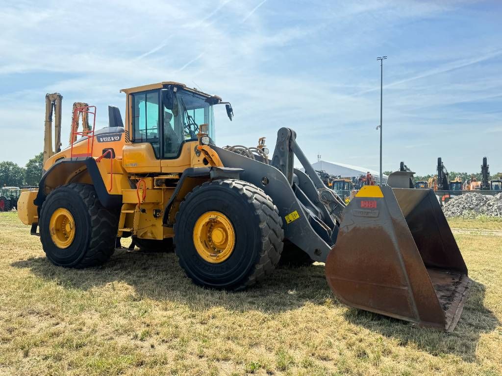Volvo L220H - Automatic Greasing / Quick Coupler