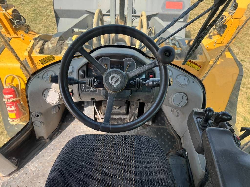 Volvo L220H - Automatic Greasing / Quick Coupler