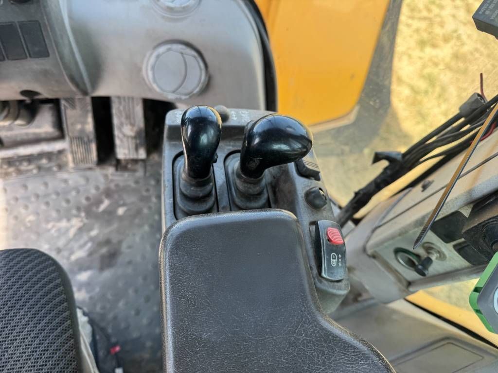 Volvo L220H - Automatic Greasing / Quick Coupler