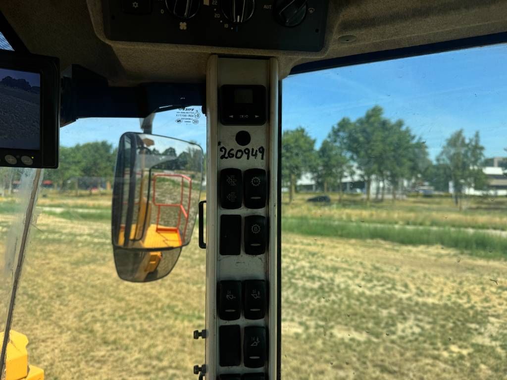 Volvo L220H - Automatic Greasing / Quick Coupler