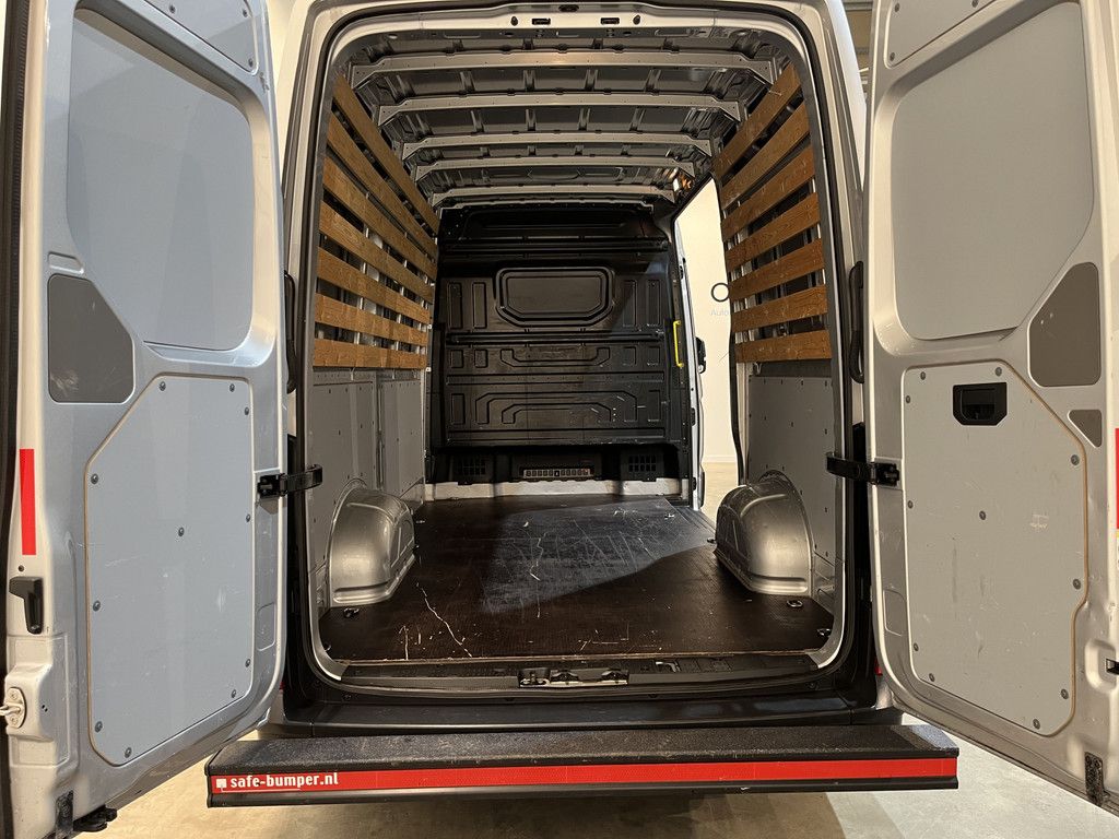 Volkswagen Crafter 2.0 TDI L3H3 / Euro 6 / Airco / Cruise Control / 3-Zits / LM Velgen / 67.200 KM !!