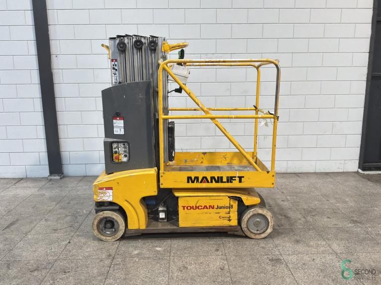 Vertikale Mastbühne Manlift Toucan Junior 8 2003
