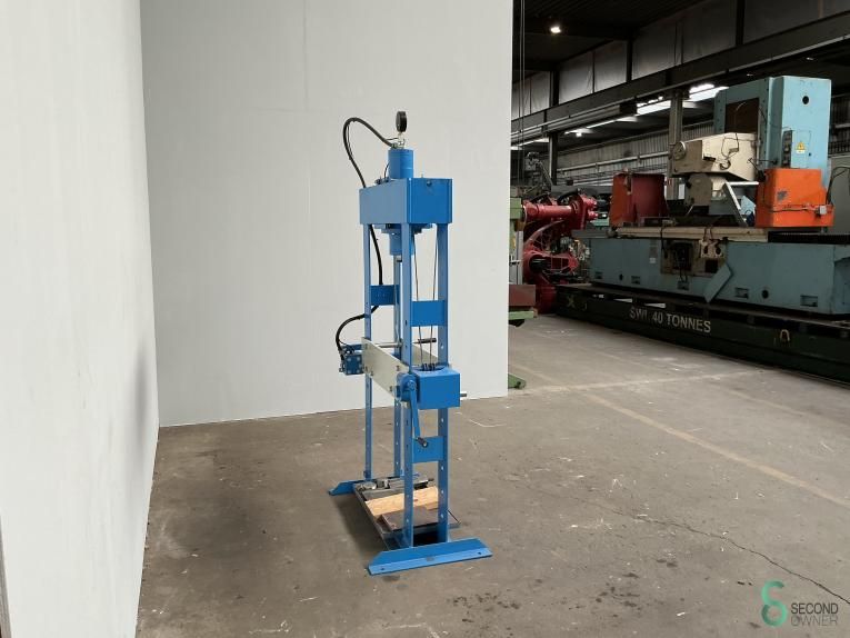 Hydraulic presses OMCN P-30 ton /SA021 2023