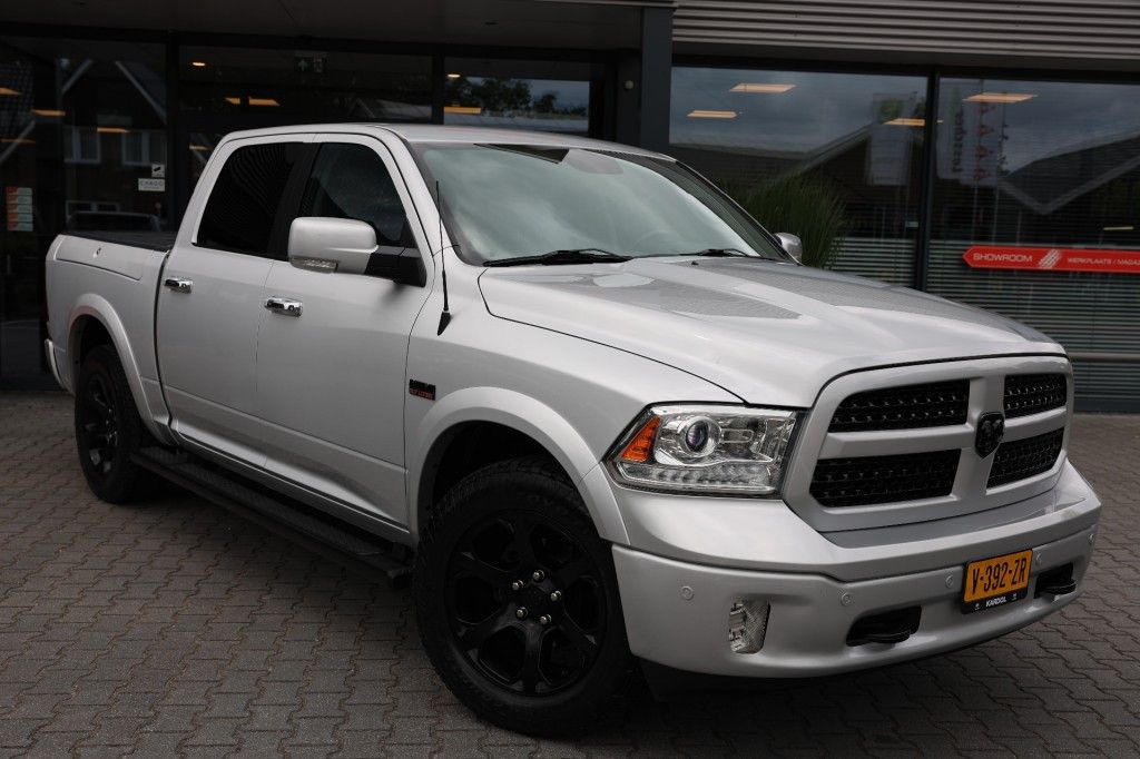 Dodge Ram 5.7 V8 4X4 CREW CAB LARAMIE A/T VAN