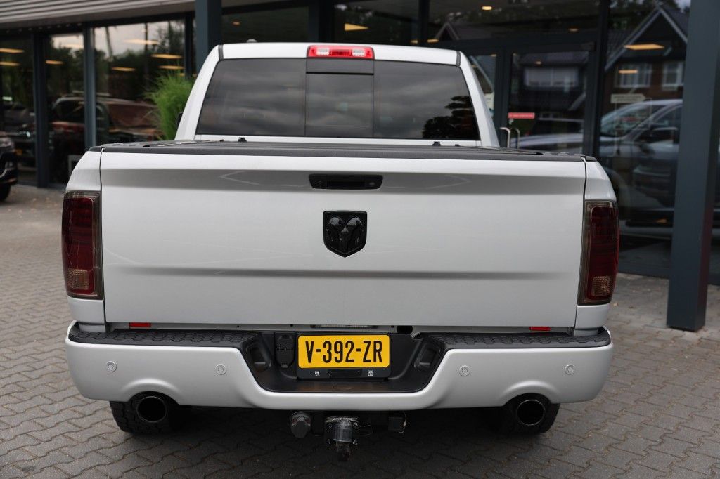 Dodge Ram 5.7 V8 4X4 CREW CAB LARAMIE A/T VAN