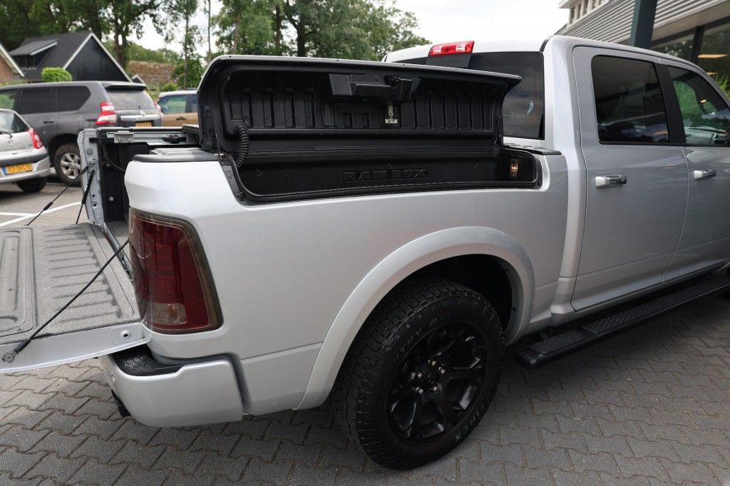 Dodge Ram 5.7 V8 4X4 CREW CAB LARAMIE A/T VAN