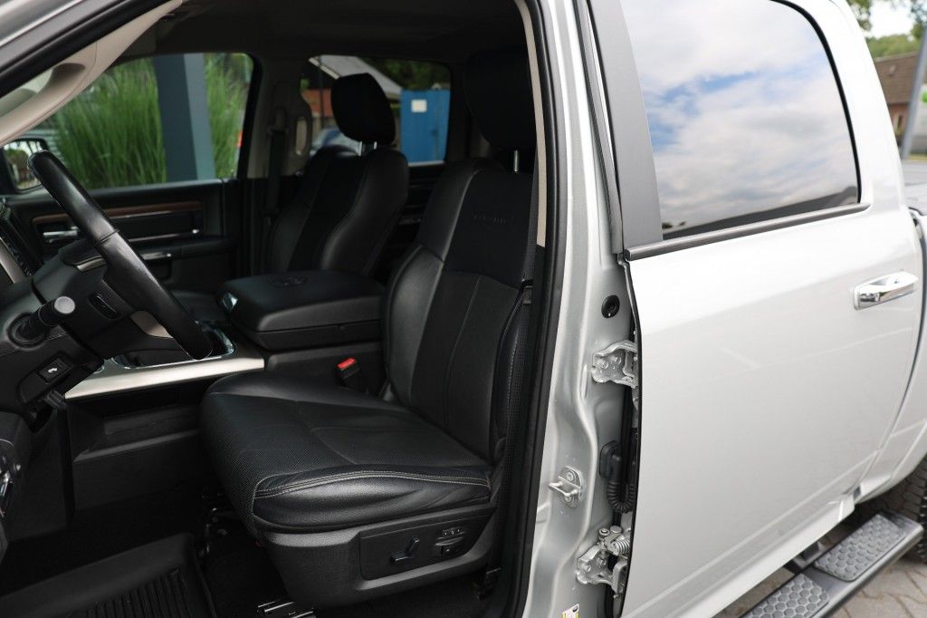 Dodge Ram 5.7 V8 4X4 CREW CAB LARAMIE A/T VAN