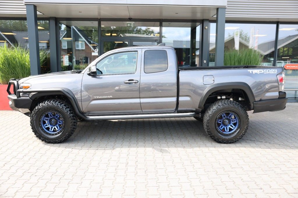 Toyota Hilux TACOMA 3.5 V6 TRD 4WD VAN
