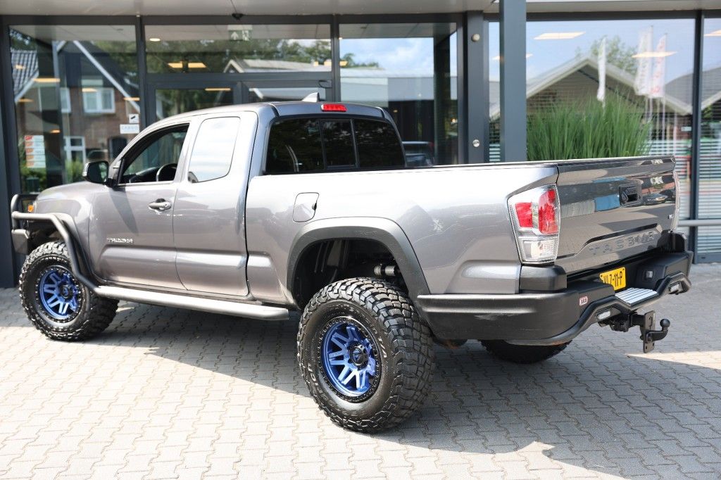 Toyota Hilux TACOMA 3.5 V6 TRD 4WD VAN