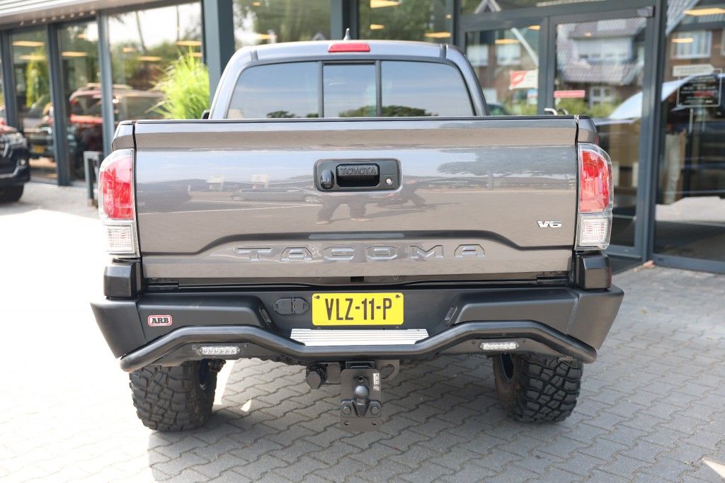 Toyota Hilux TACOMA 3.5 V6 TRD 4WD VAN