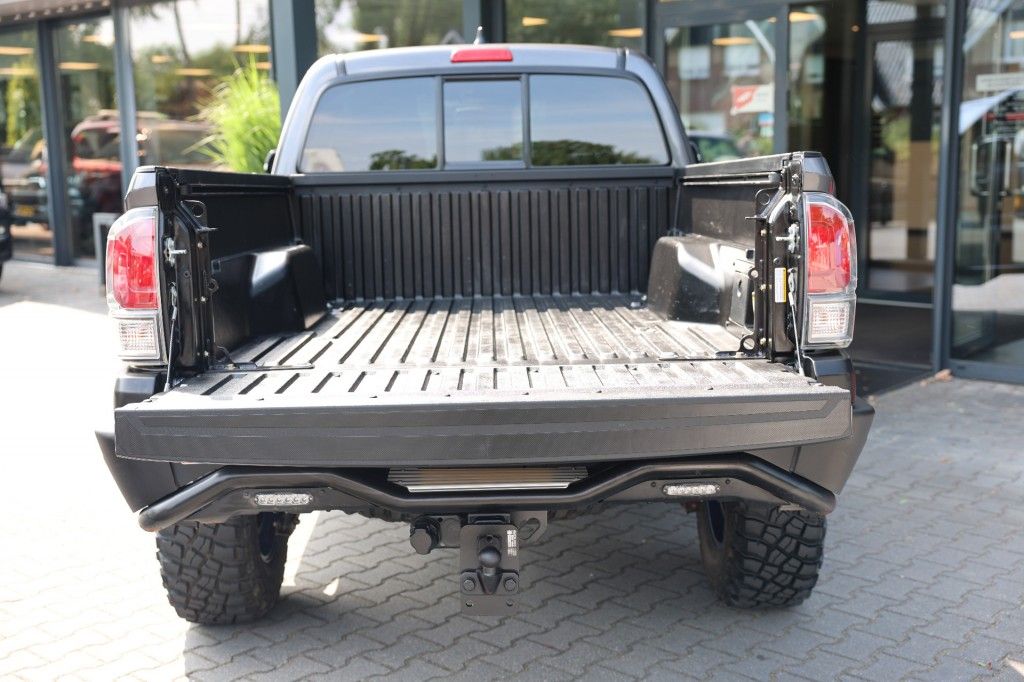 Toyota Hilux TACOMA 3.5 V6 TRD 4WD VAN