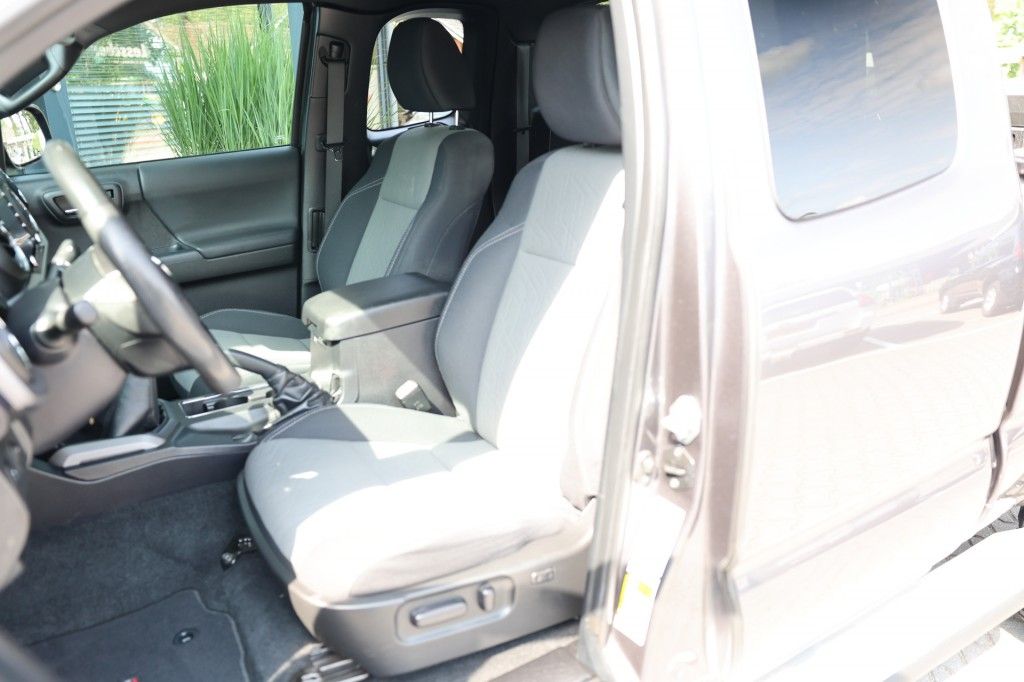 Toyota Hilux TACOMA 3.5 V6 TRD 4WD VAN