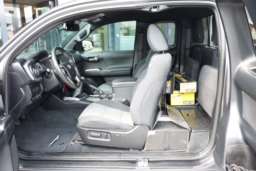 Toyota Hilux TACOMA 3.5 V6 TRD 4WD VAN