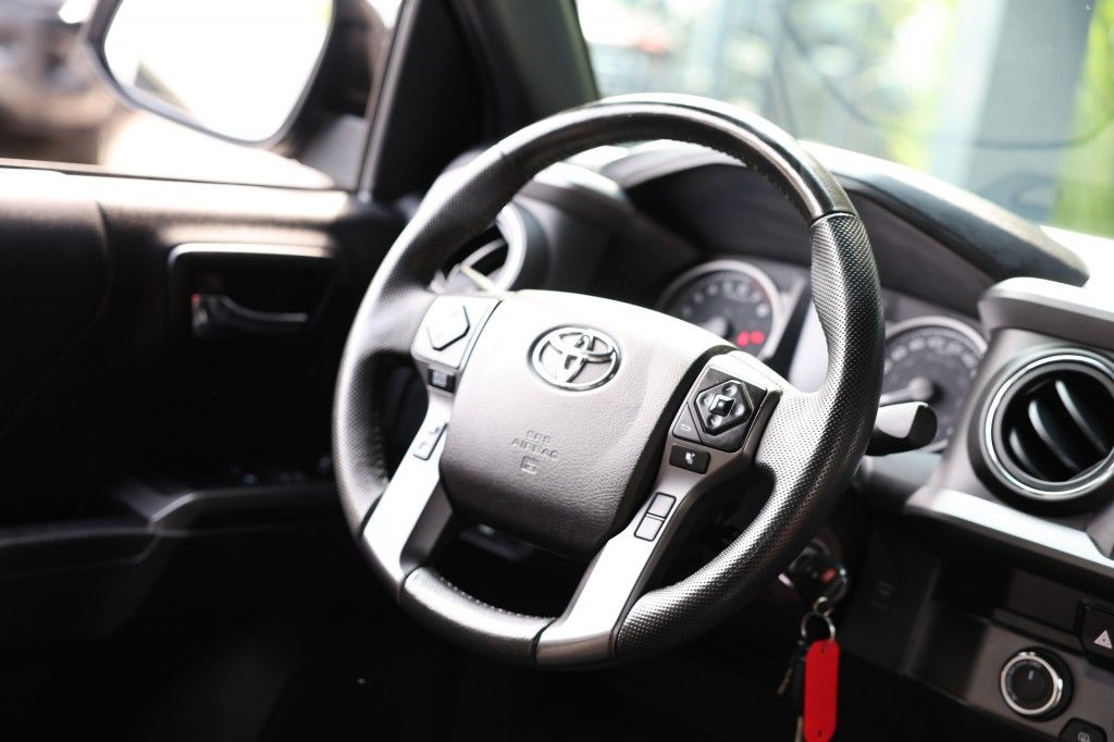 Toyota Hilux TACOMA 3.5 V6 TRD 4WD VAN