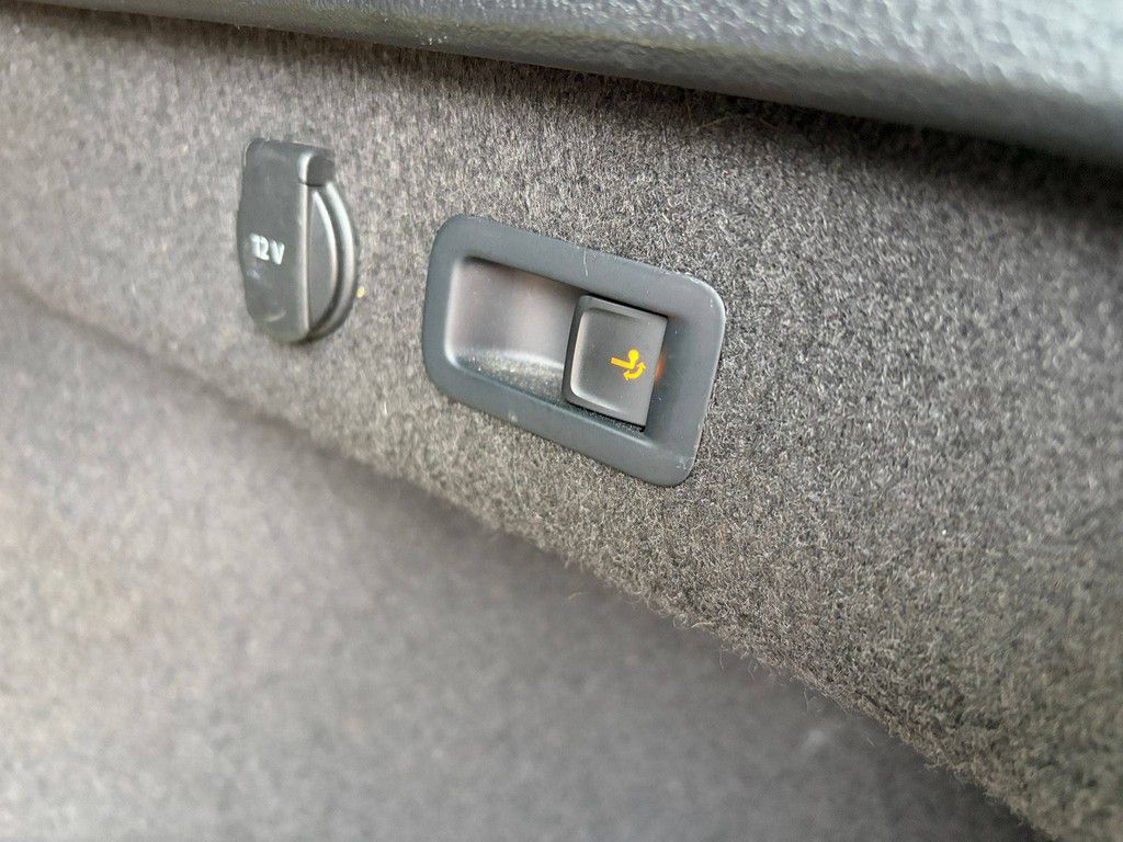 Passenger car Volkswagen Passat GTE Hybrid Petrol/Electric 157hp 2015 (Margin)