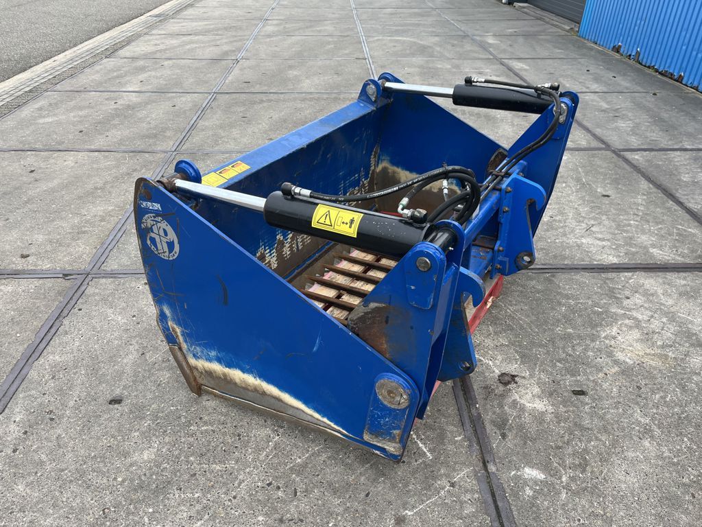 AP Ap NP1800 met aanbouw Volvo L30