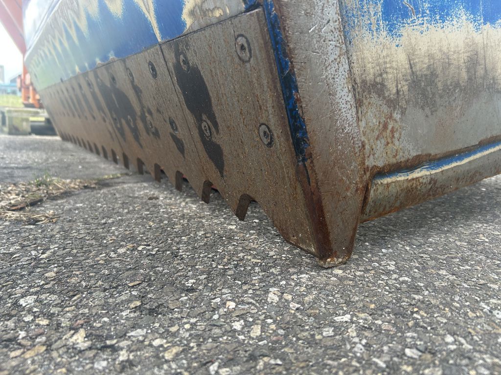 AP Ap NP1800 met aanbouw Volvo L30