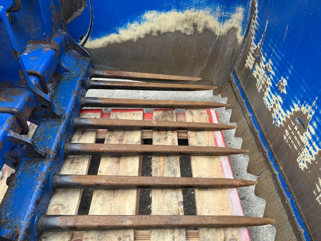 AP Ap NP1800 met aanbouw Volvo L30